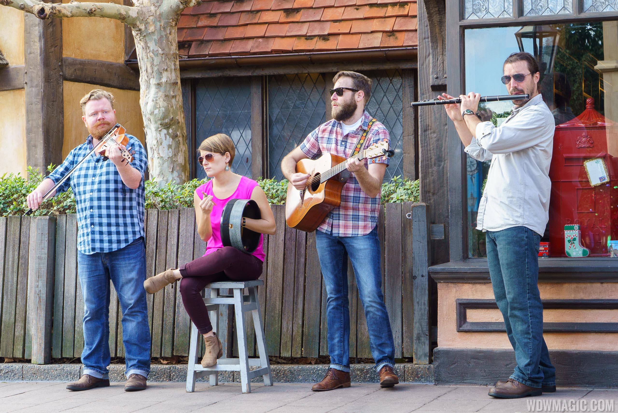 VIDEO - New acoustic group Quickstep debuts at Epcot's United Kingdom ...