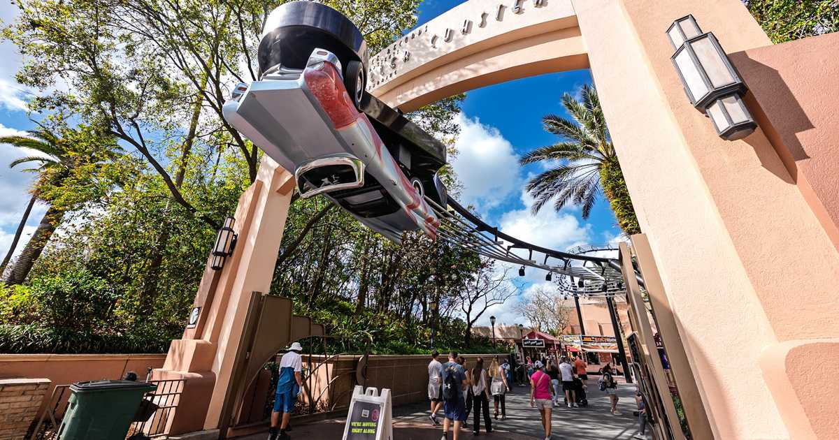 New Flames and Scaffolding at Rock 'n' Roller Coaster