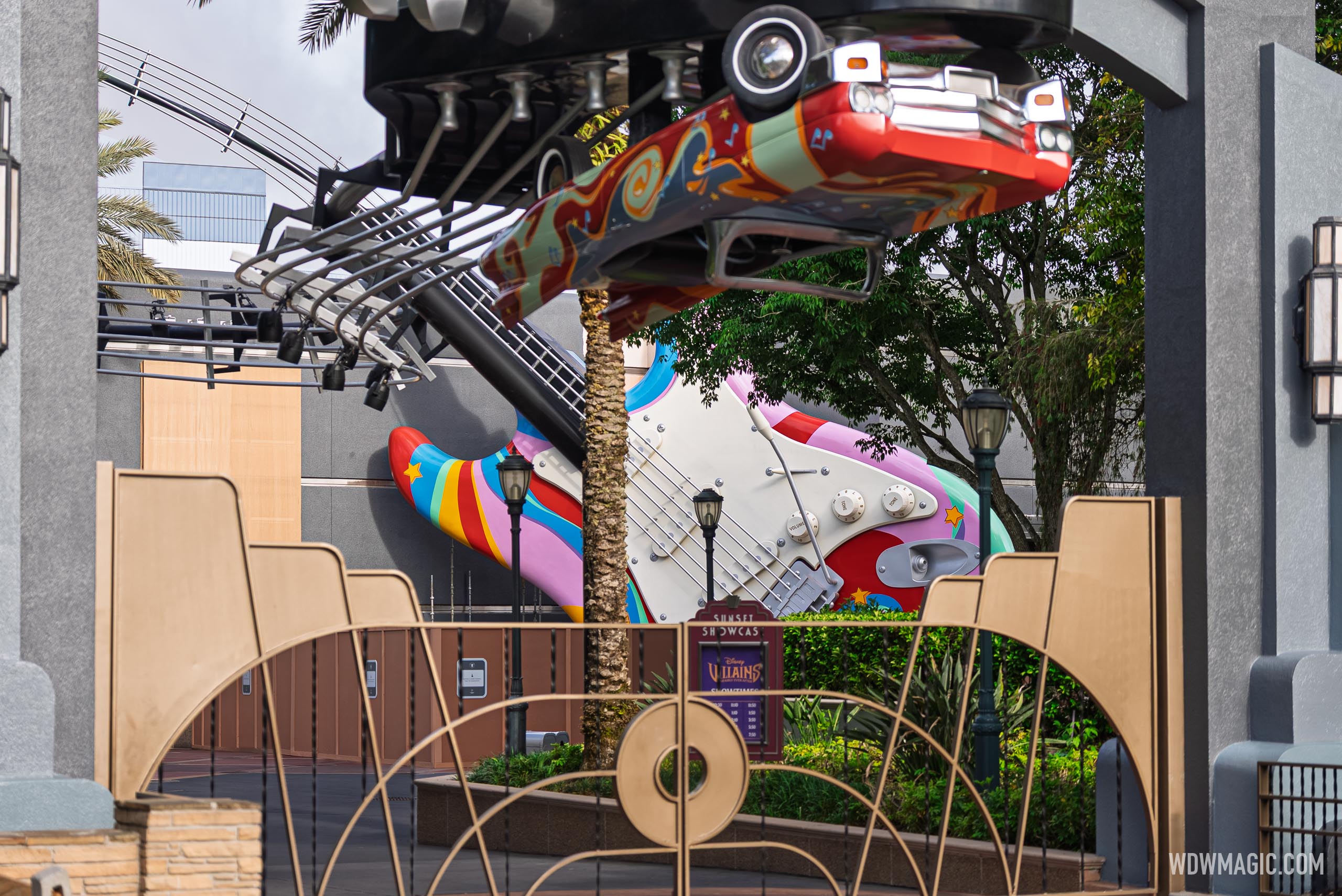 Scaffolding Down at Rock 'n' Roller Coaster Reveals Completed Guitar Design
