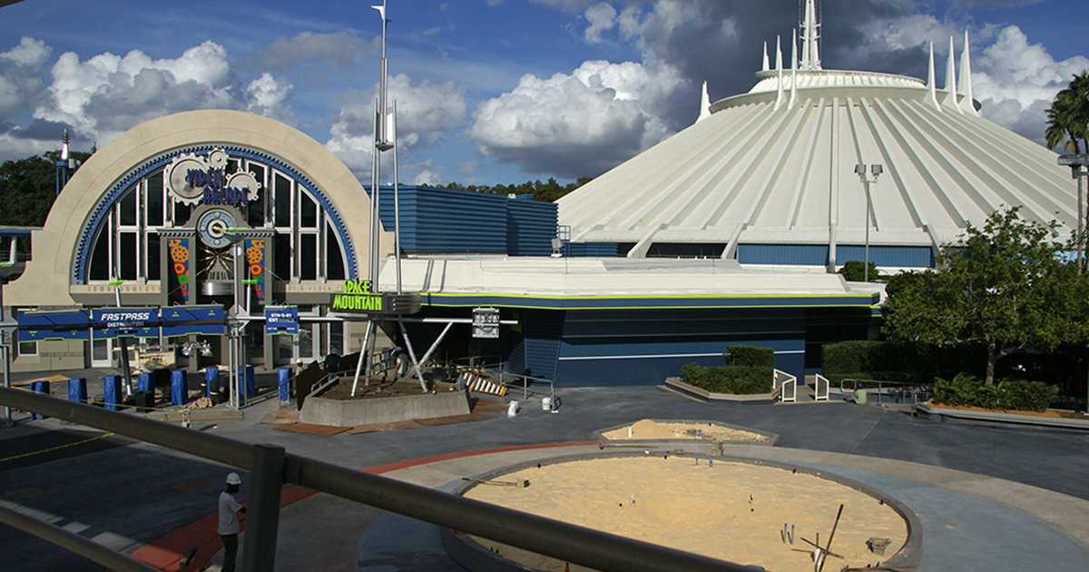 Space Mountain refurbishment Photo 8 of 8