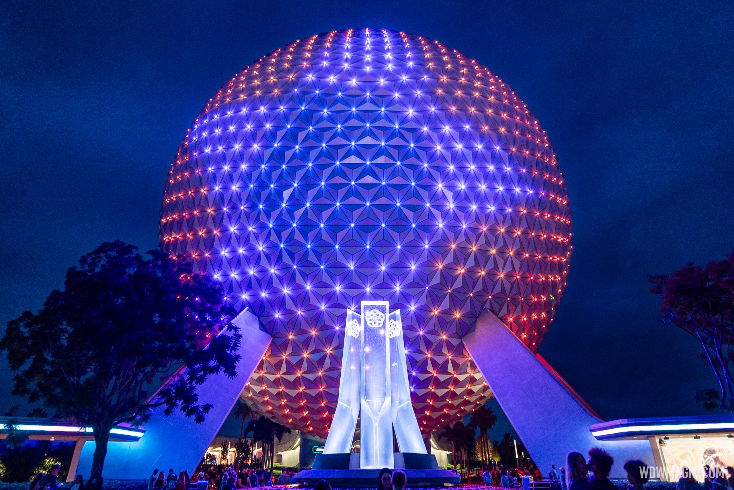 https://d3bo0mk5kk7egf.cloudfront.net/imgstore/ElementGalleryItems/attractions/Fullsize/Spaceship-Earth_Full_54118.jpg