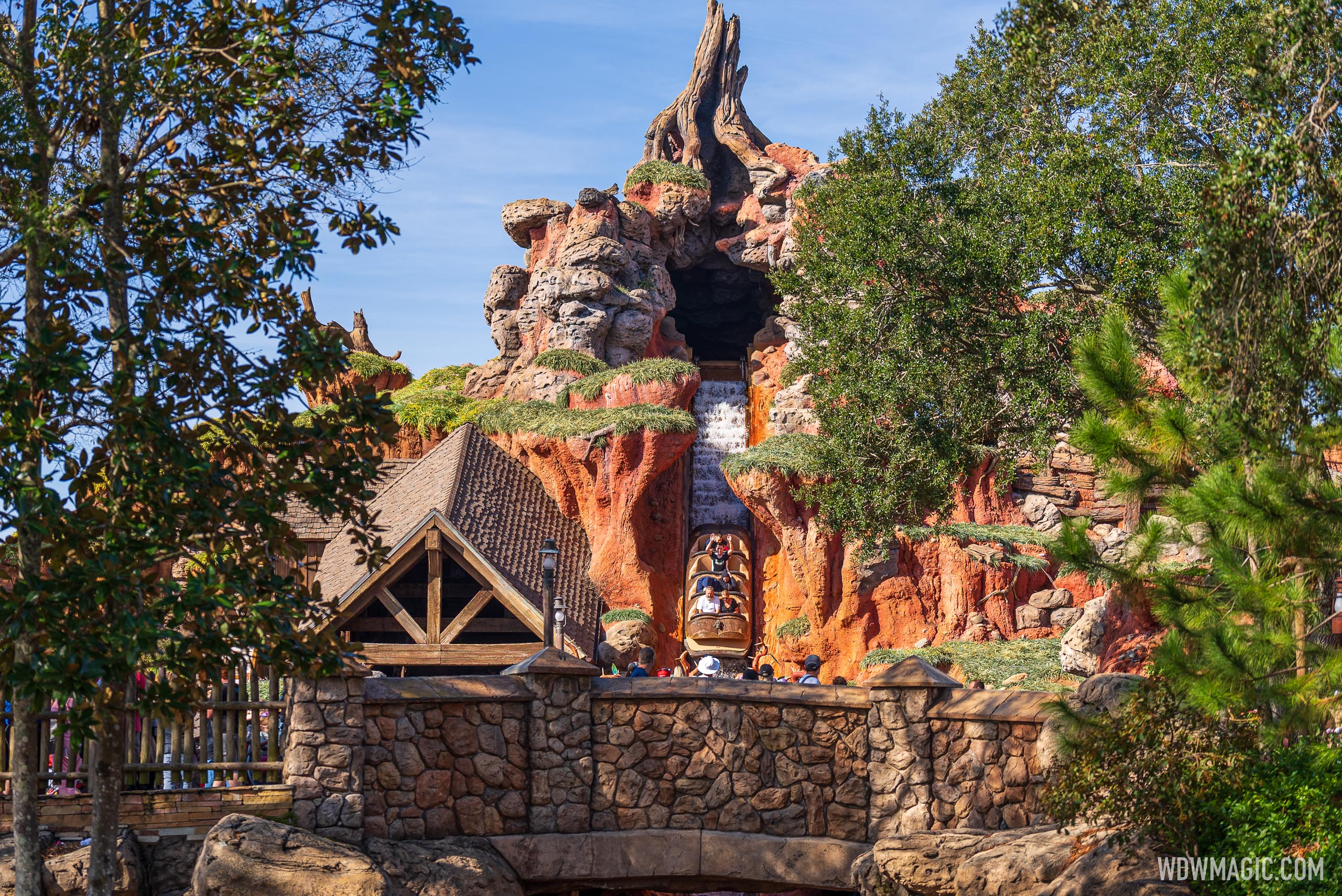 Splash-Mountain_Full_50020.jpg