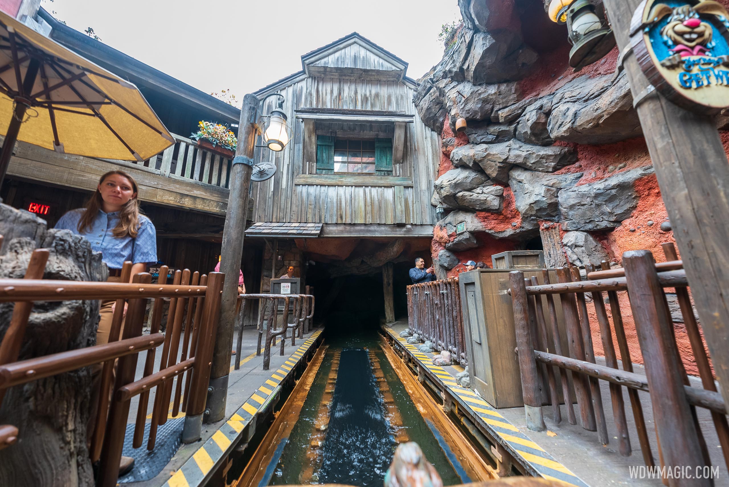 Splash Mountain indoor queue and onride Photo 13 of 59