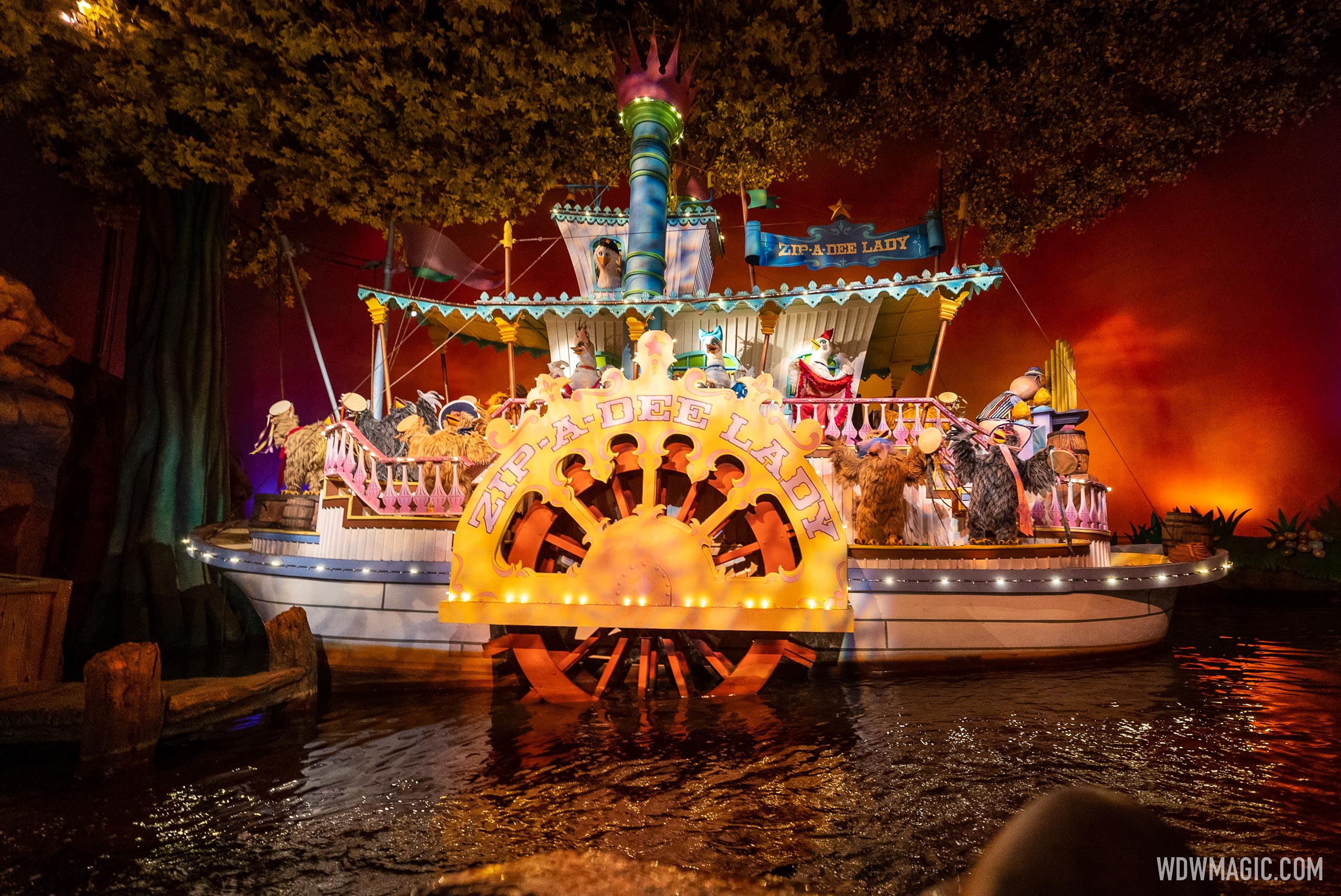 Splash Mountain indoor queue and onride Photo 50 of 59