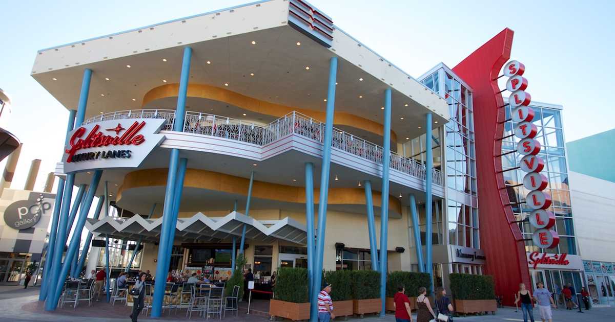 Opening day inside Splitsville - Photo 4 of 48