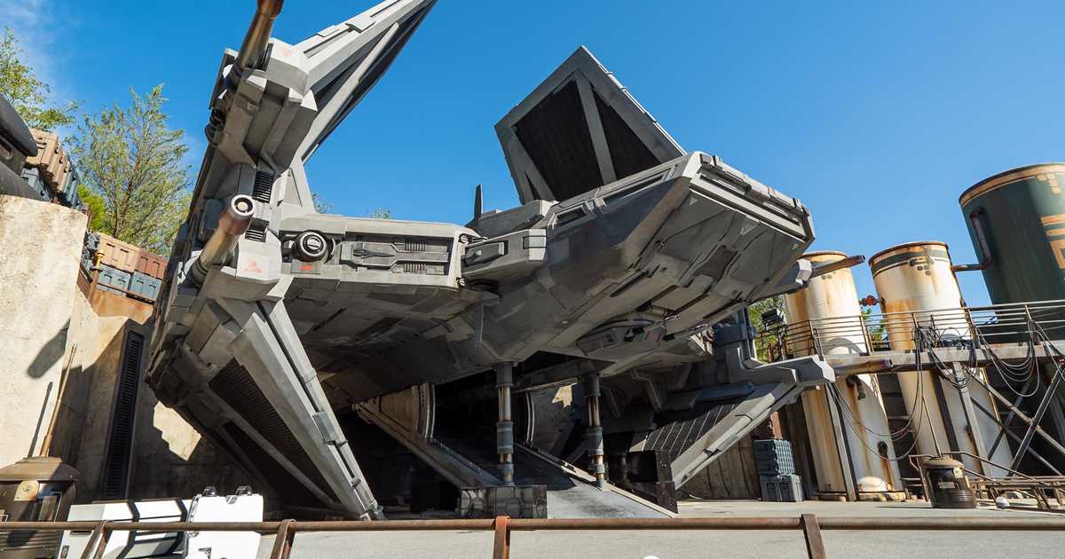 Star Wars Galaxy's Edge environment - Photo 20 of 32