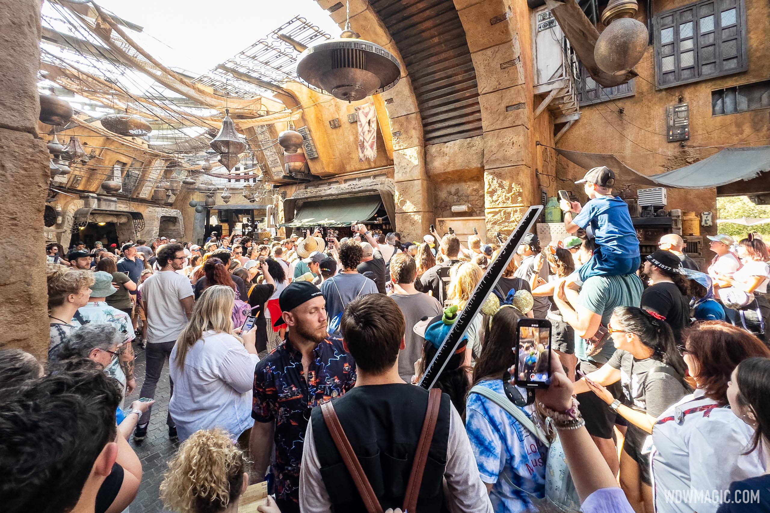 Chaotic Scenes In Star Wars Galaxy s Edge At Walt Disney World As