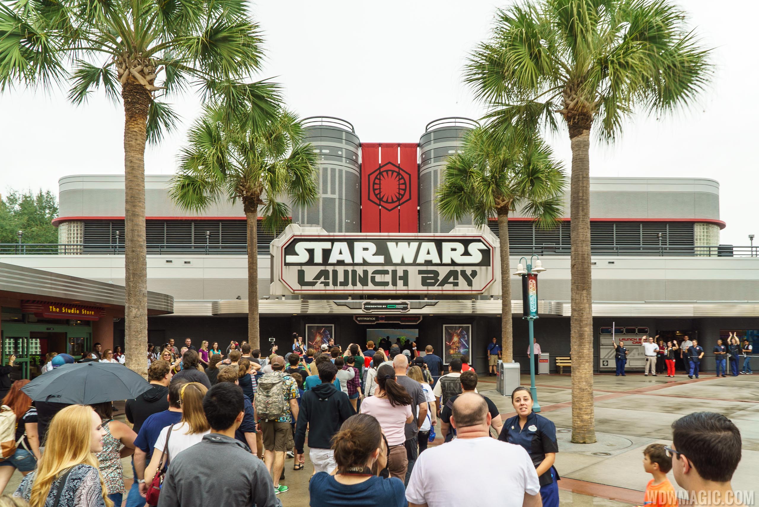 PHOTOS - First look inside the new Star Wars Launch Bay at Disney's ...