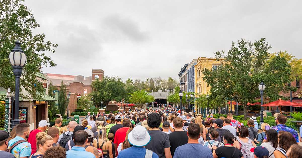 Star Wars Rise of the Resistance first day of standby queue operation ...