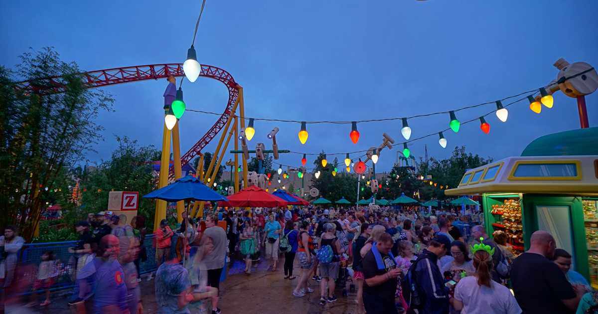 toy story land night