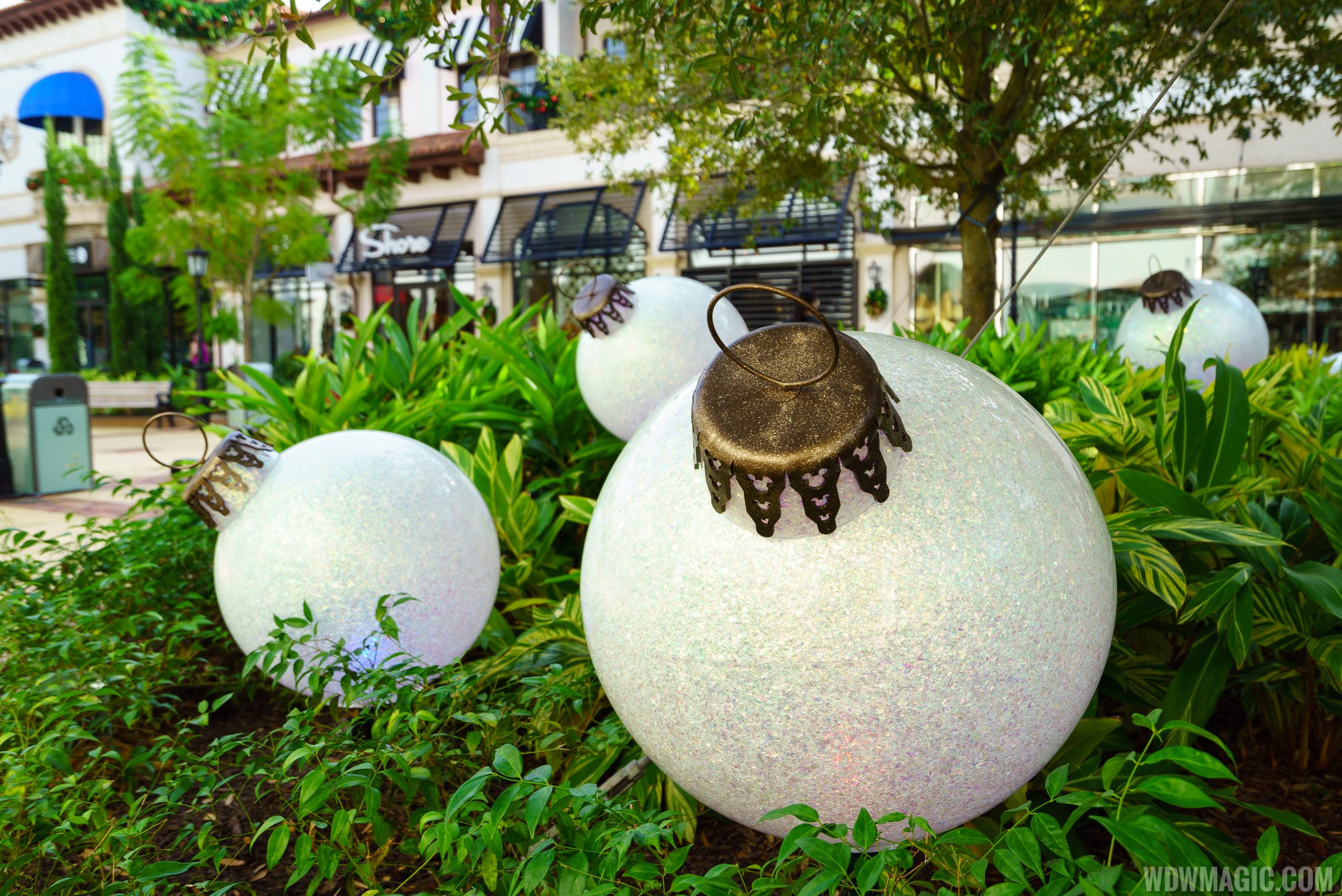 Photos Christmas Decorations At Disney Springs