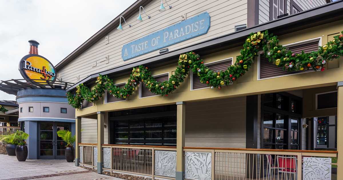 8 disney springs must-visit shops Disney Springs Christmas holiday decor 2020 - Photo 28 of 50