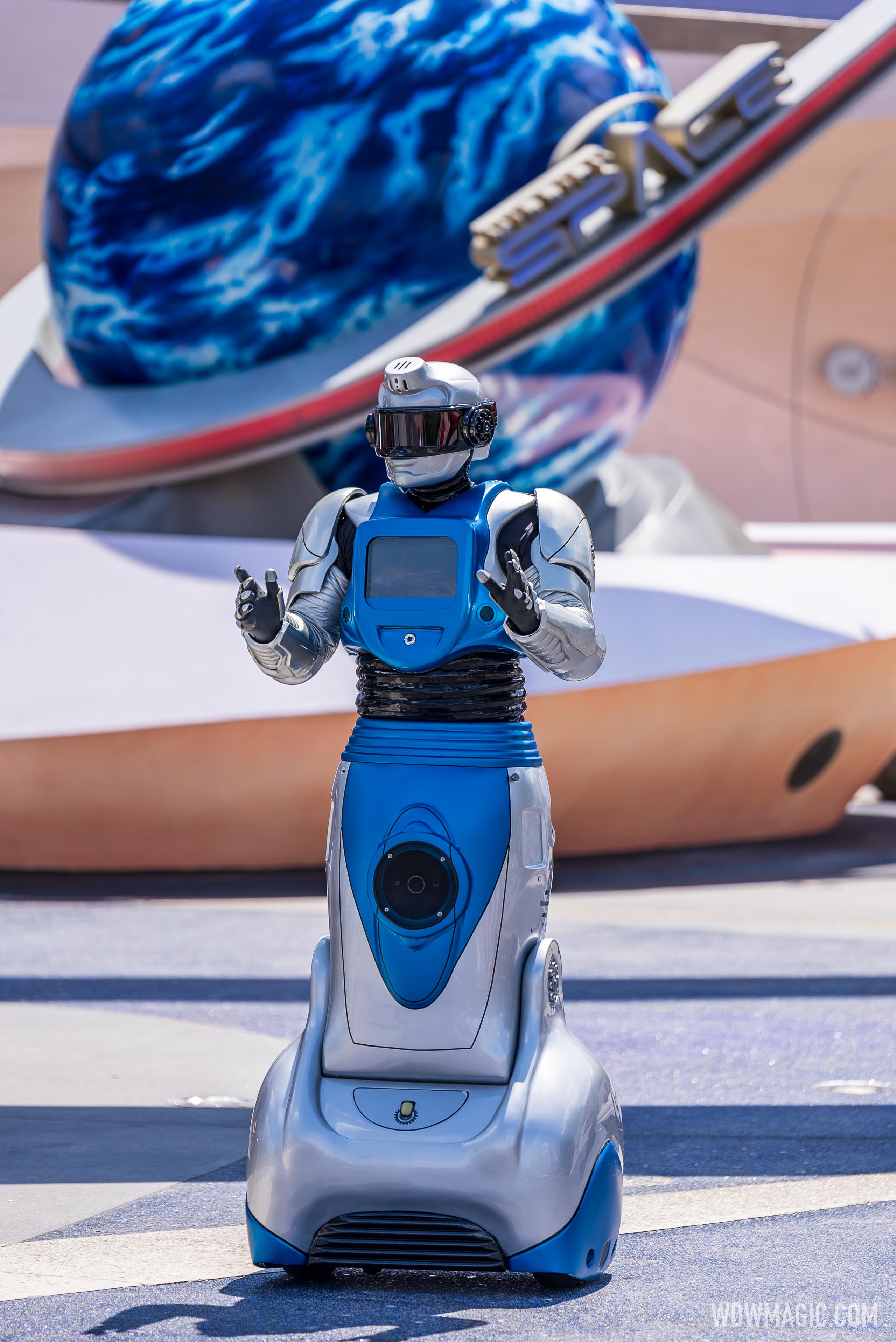 iCan Showbot at EPCOT World Discovery - Photo 9 of 9