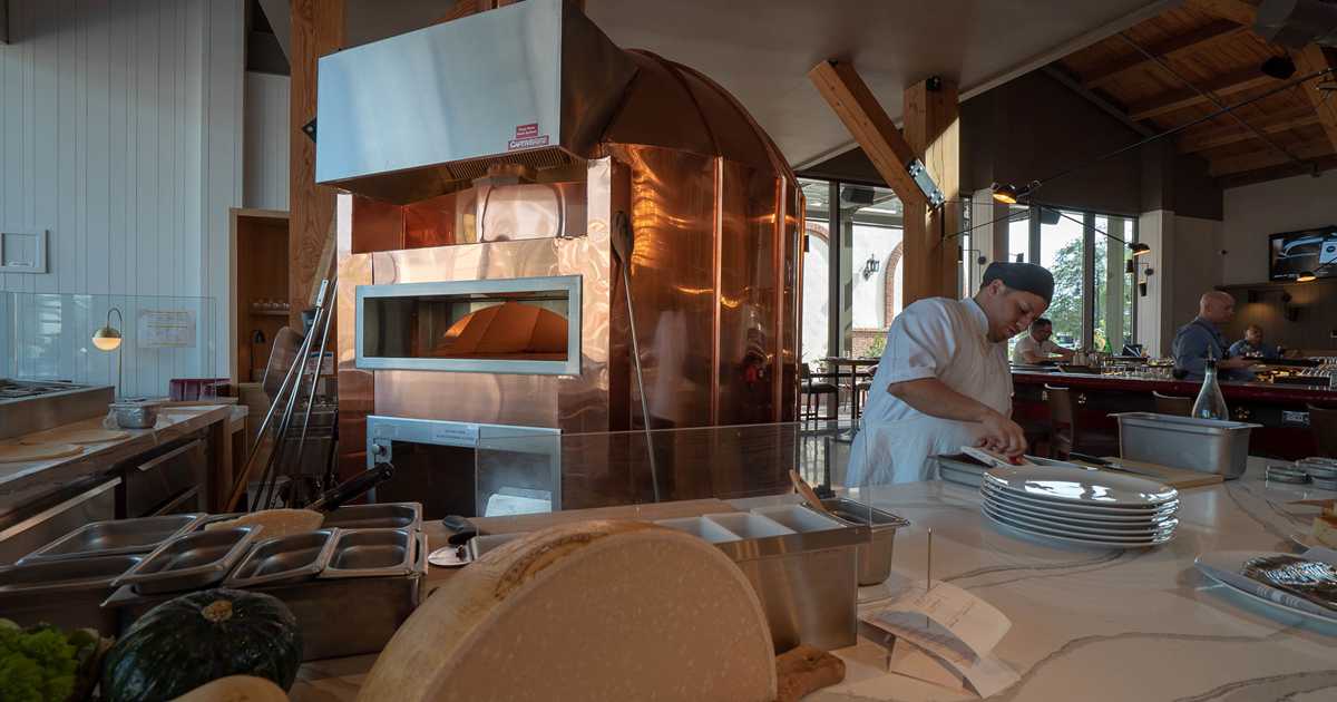 Wolfgang Puck Bar and Grill