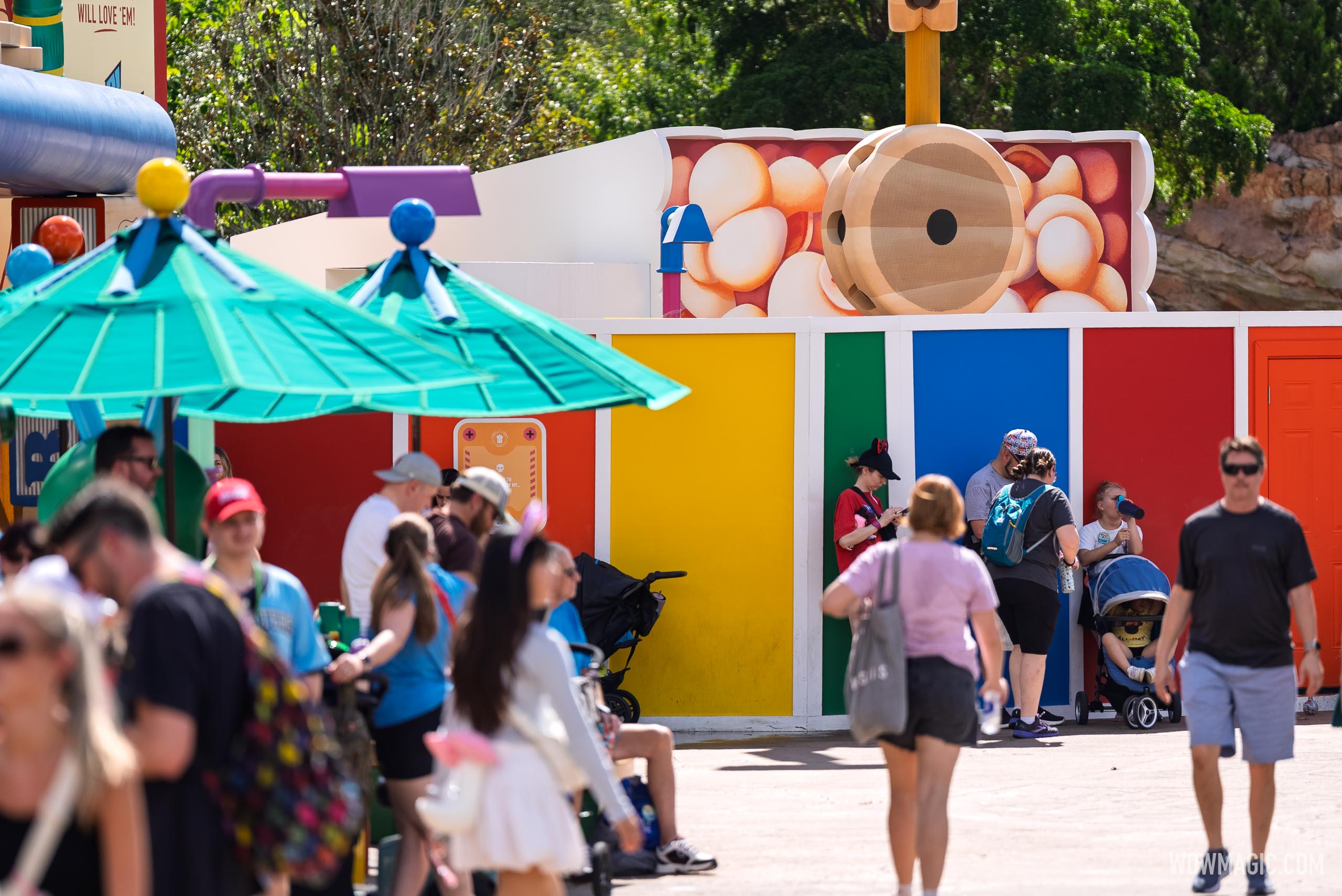 Toy Story Land's New Snack Kiosk Features Giant Popcorn Box Design at Disney's Hollywood Studios