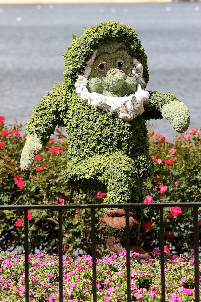 PHOTOS - A tour of the 2012 Flower and Garden Festival topiary