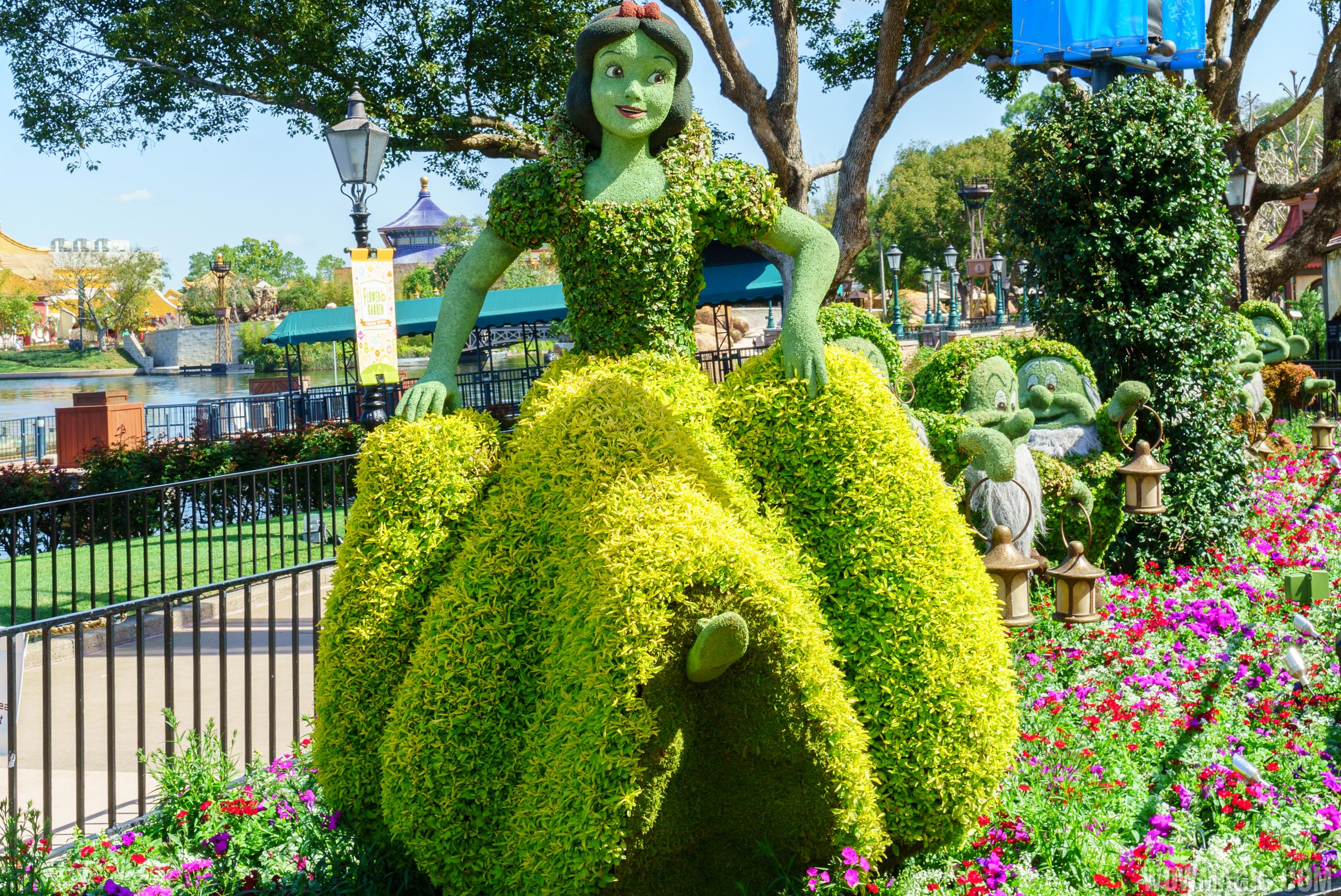 2016 Epcot International Flower and Garden Festival topiary tour