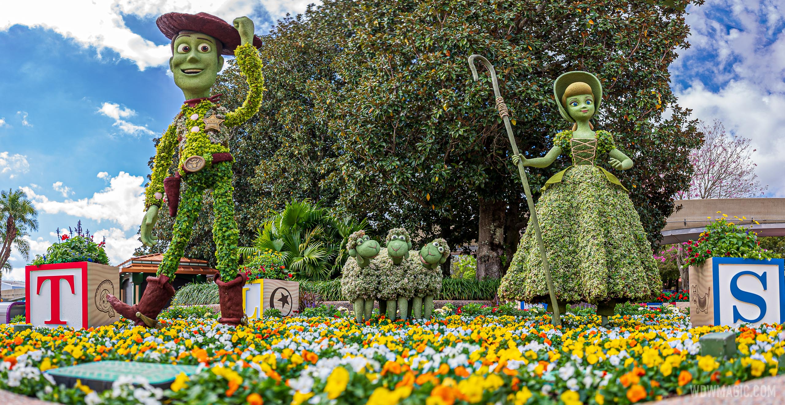 2021 Taste of EPCOT International Flower and Garden Festival topiary