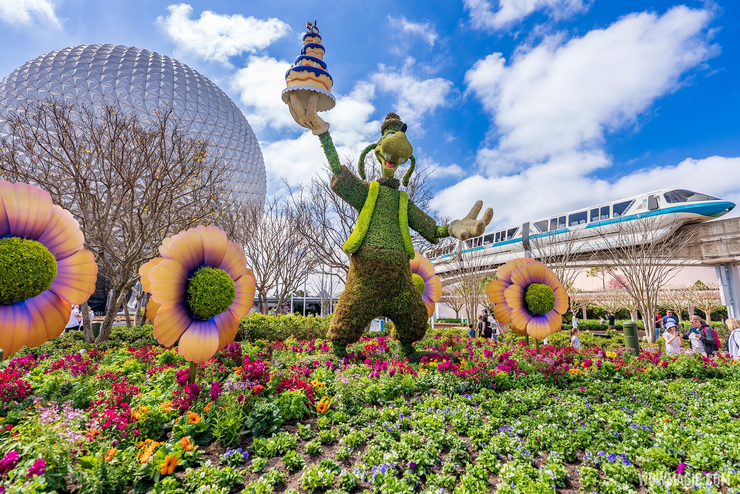 2022 EPCOT International Flower and Garden Festival blooms at Walt