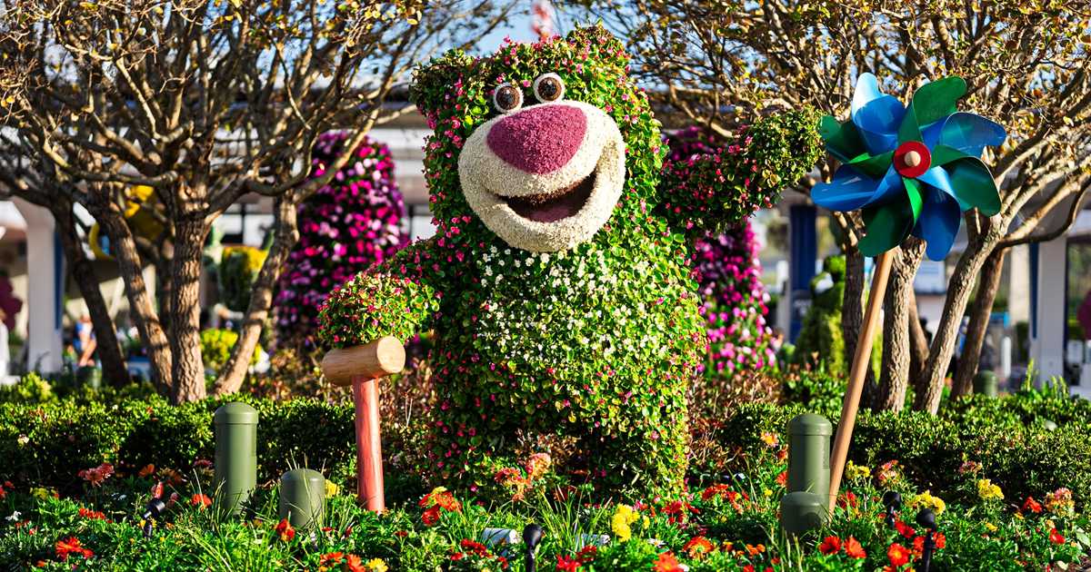 EPCOT's Strawberry-Scented Lotso Topiary Up Close