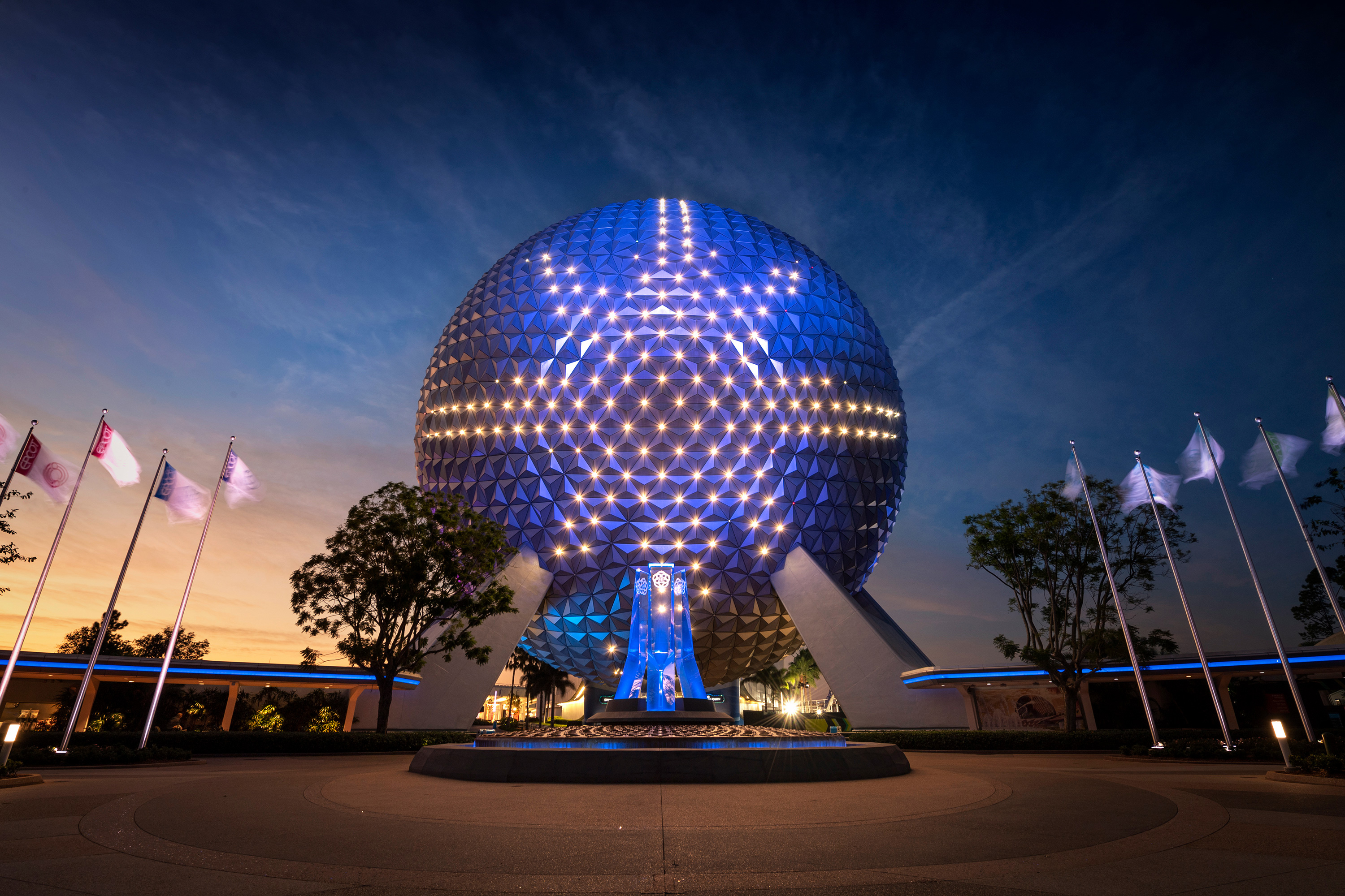 EPCOT International Festival of the Holidays Spaceship Earth Lighting ...