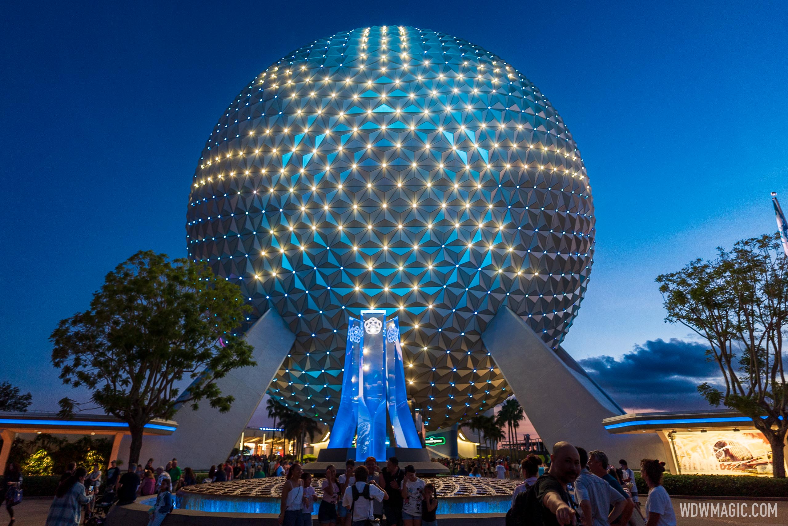 Music from Frozen comes to Spaceship Earth's holiday lighting at EPCOT ...