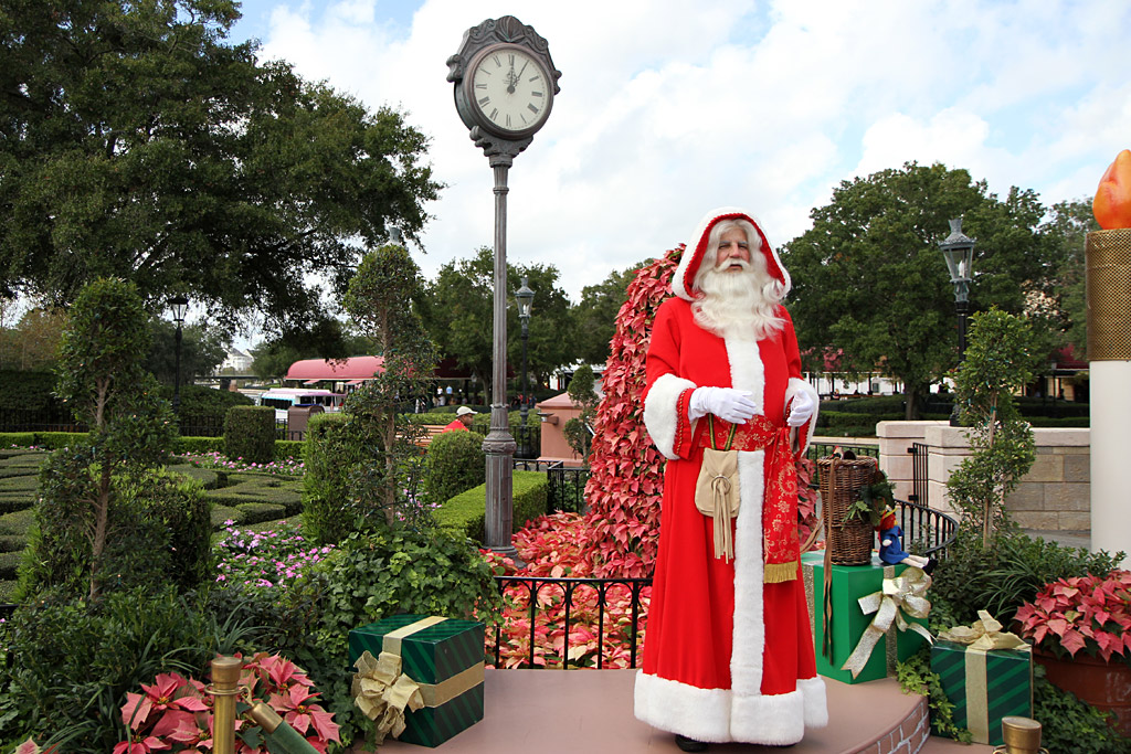 Holiday Storytellers France Pere Noel Photo 4 Of 4