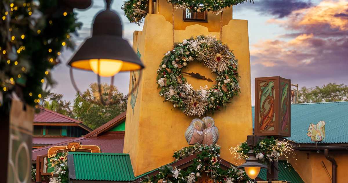 Disney's Animal Kingdom Christmas Holiday decor 2022 - Photo 10 of 15