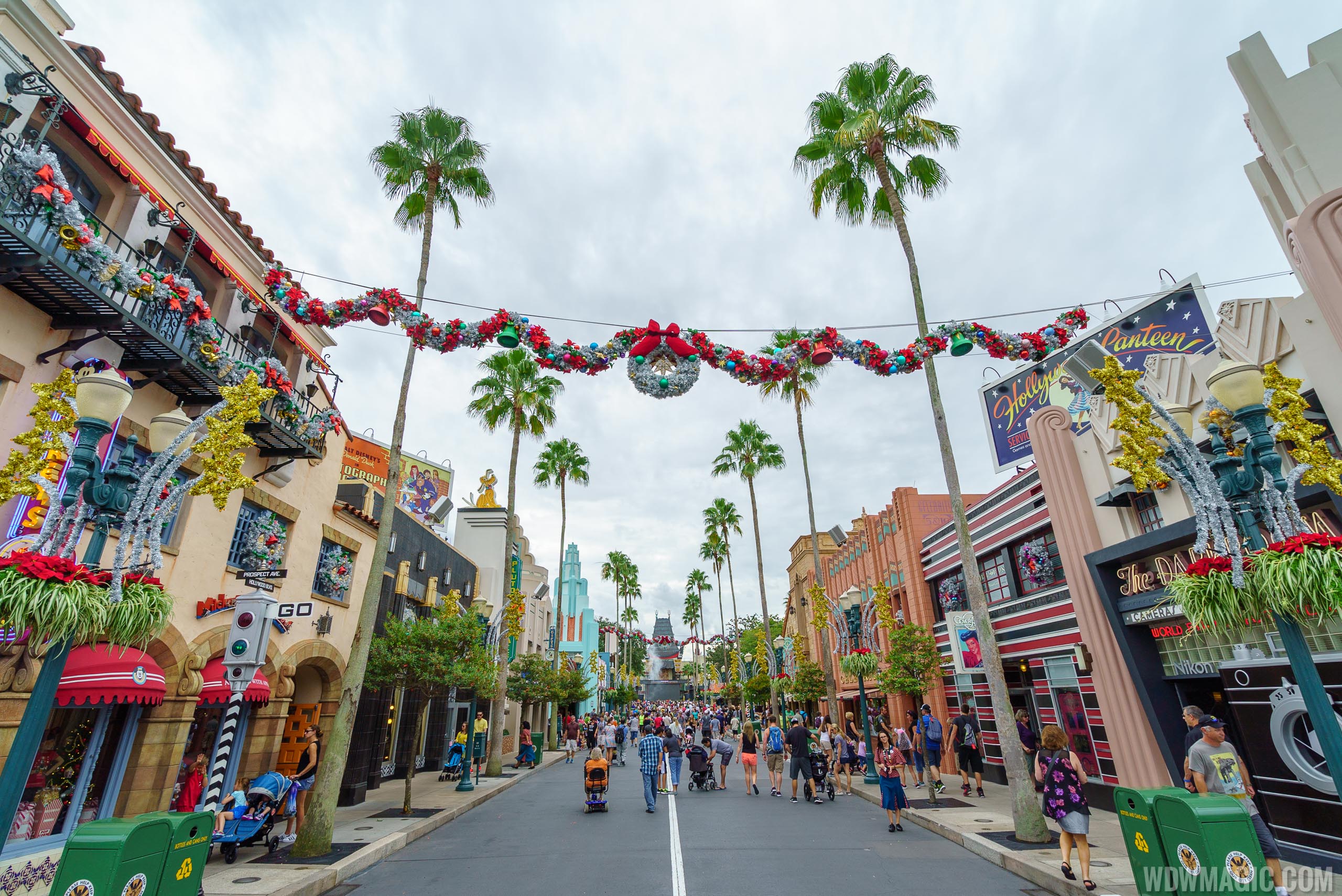 PHOTOS Holiday decorations go up at Disney's Hollywood