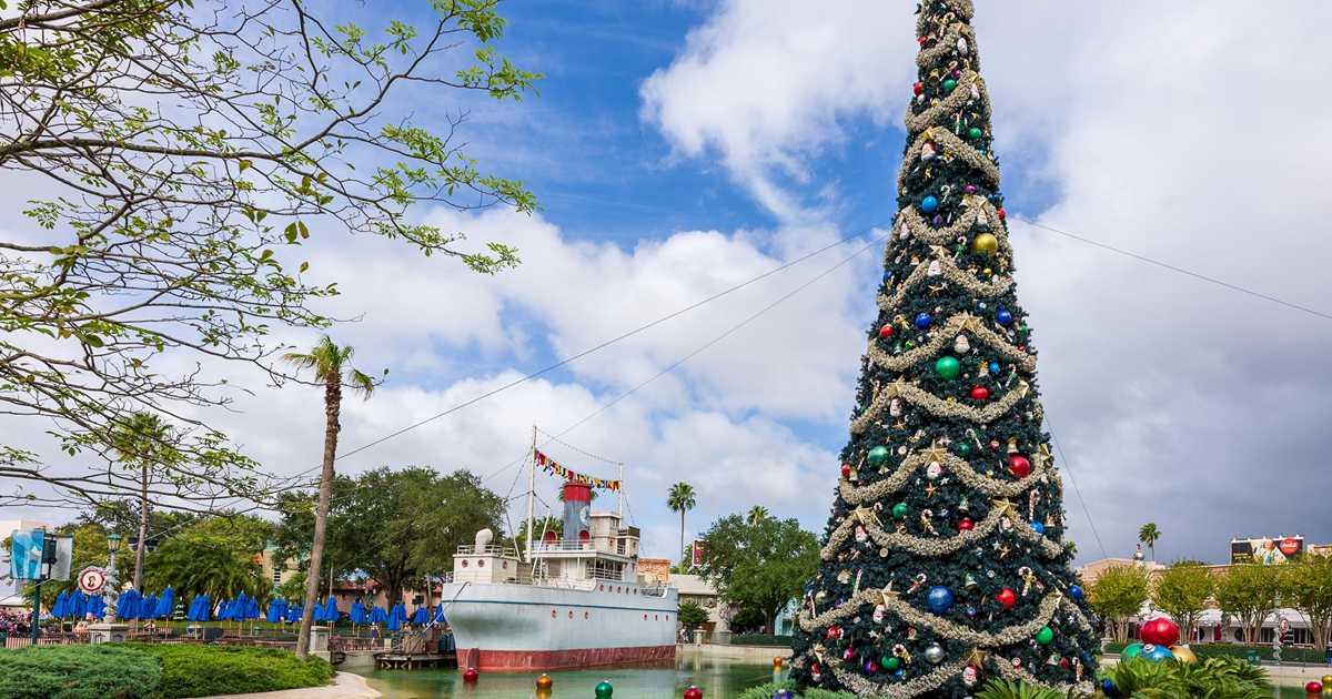 2020 Holiday Decorations at Disney's Hollywood Studios - Photo 14 of 26