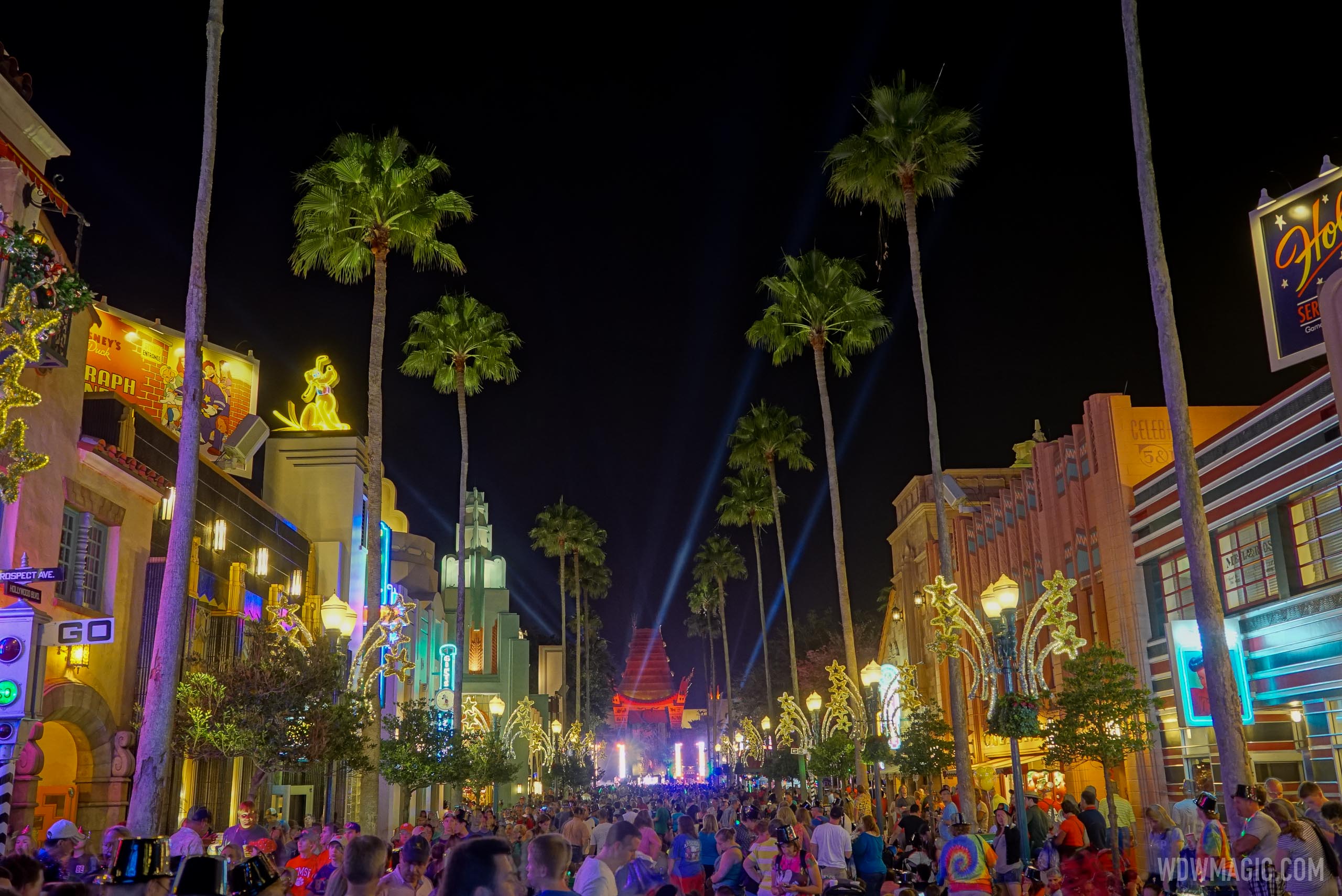 Holidays-at-Disneys-Hollywood-Studios_Full_40431.jpg