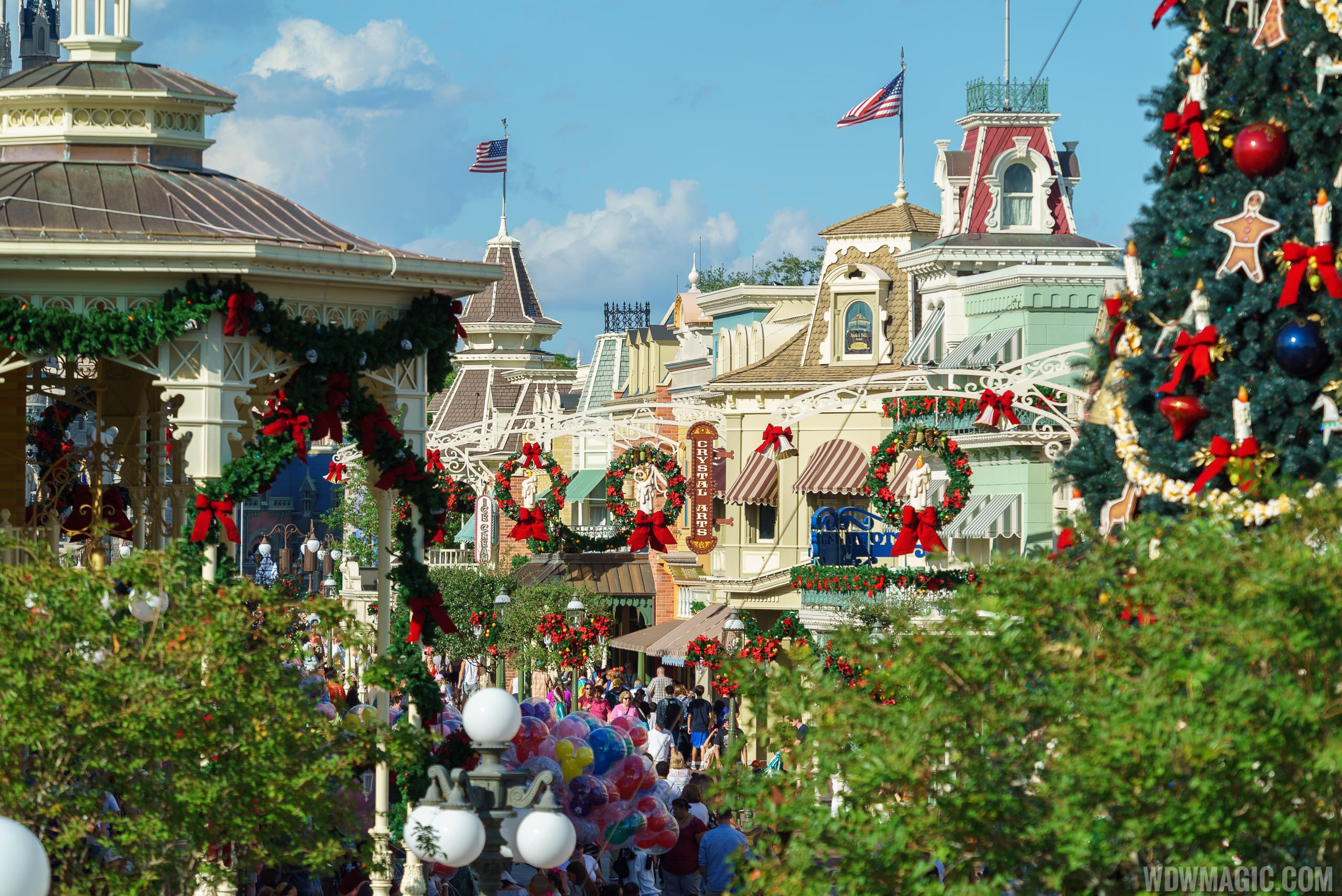 Christmas Holidays Decorations At The Magic Kingdom 2017 - Photo 7 Of 23