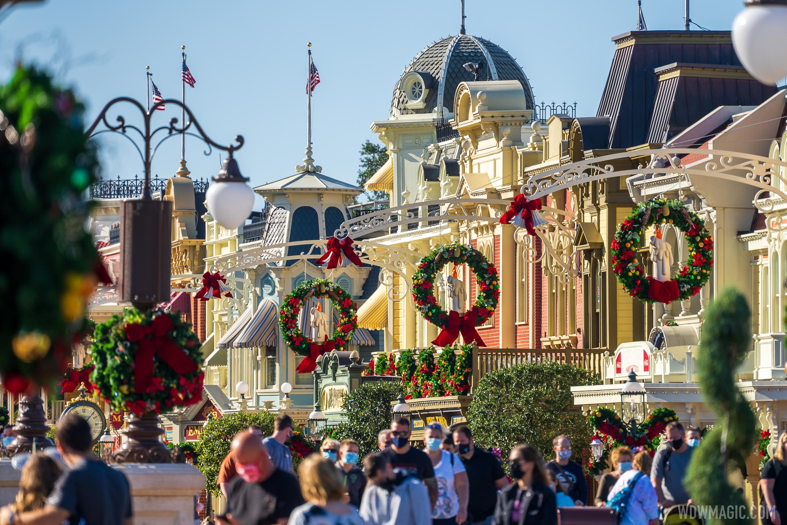 Magic Kingdom Christmas Holiday decorations 2020 - Photo 10 of 24