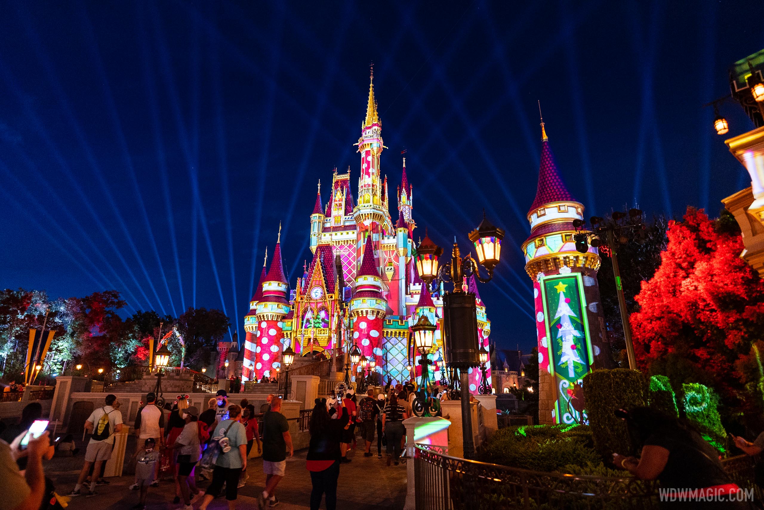 Cinderella Castle Christmas holiday projections 2020