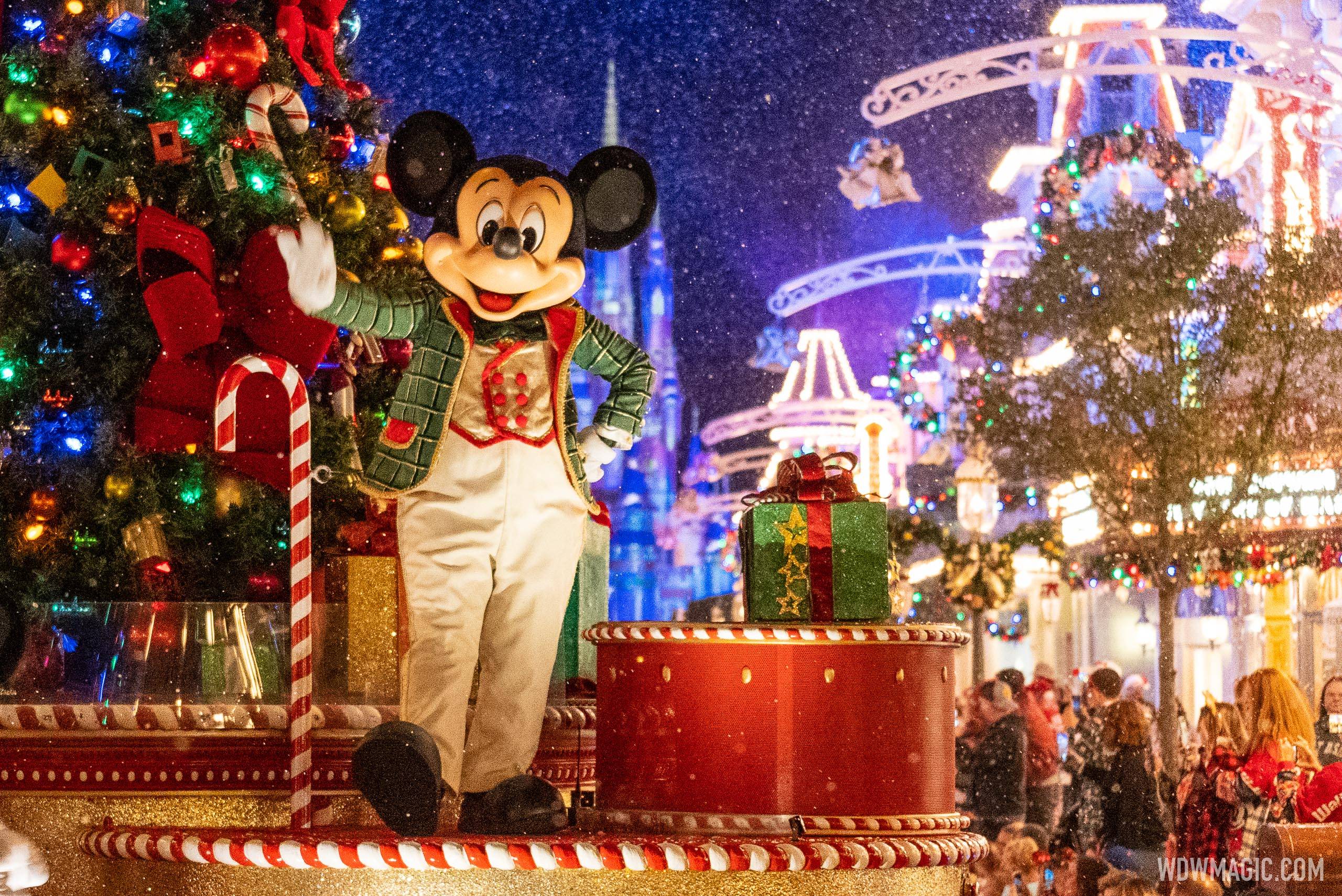Holiday entertainment schedule at Magic Kingdom during Disney World's Christmas peak week