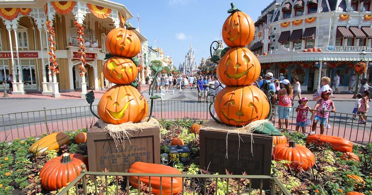 Magic Kingdom Halloween decorations 2013 - Photo 5 of 40