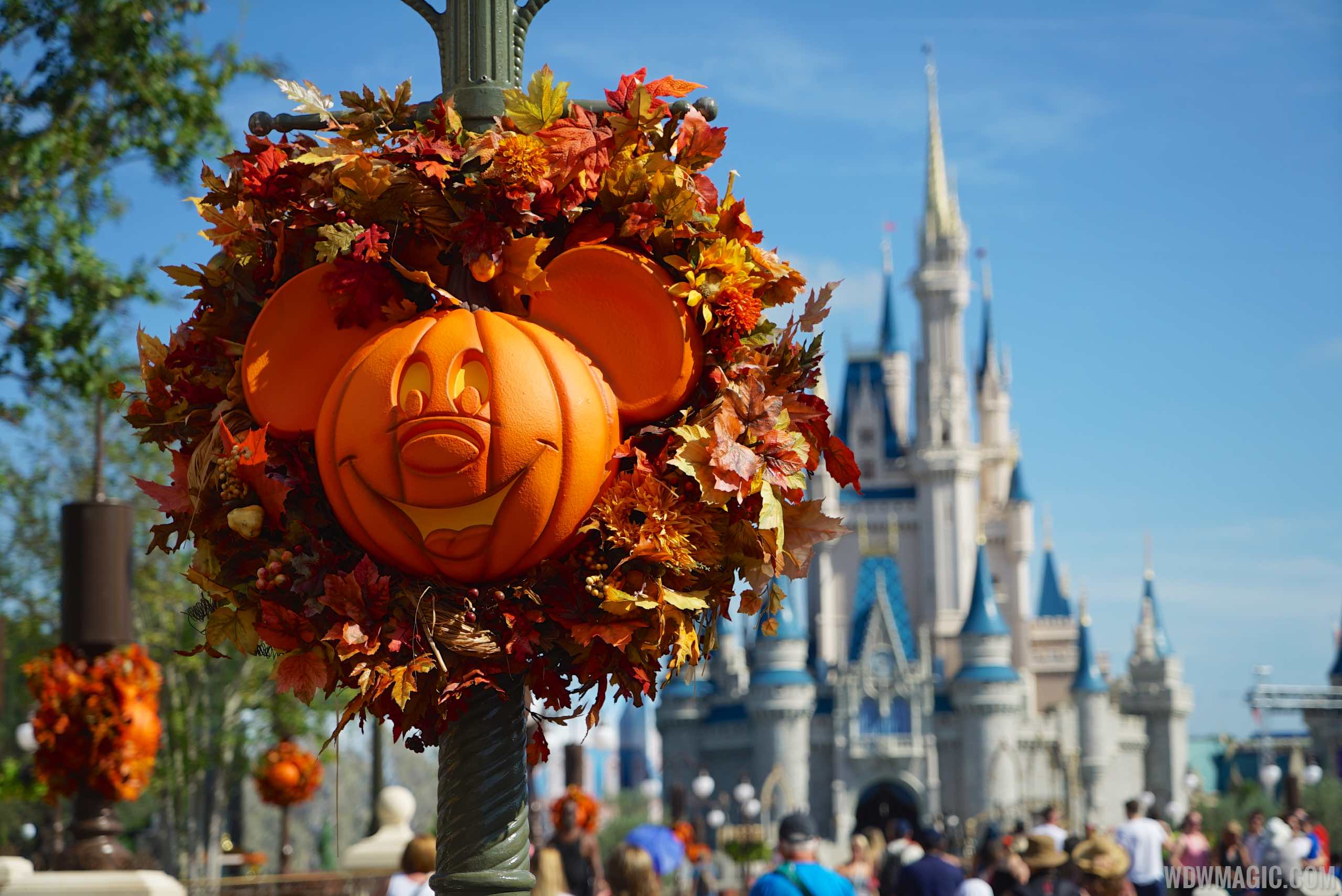 Magic Kingdom S Fall Halloween Decorations 2015 Photo 18 Of 32