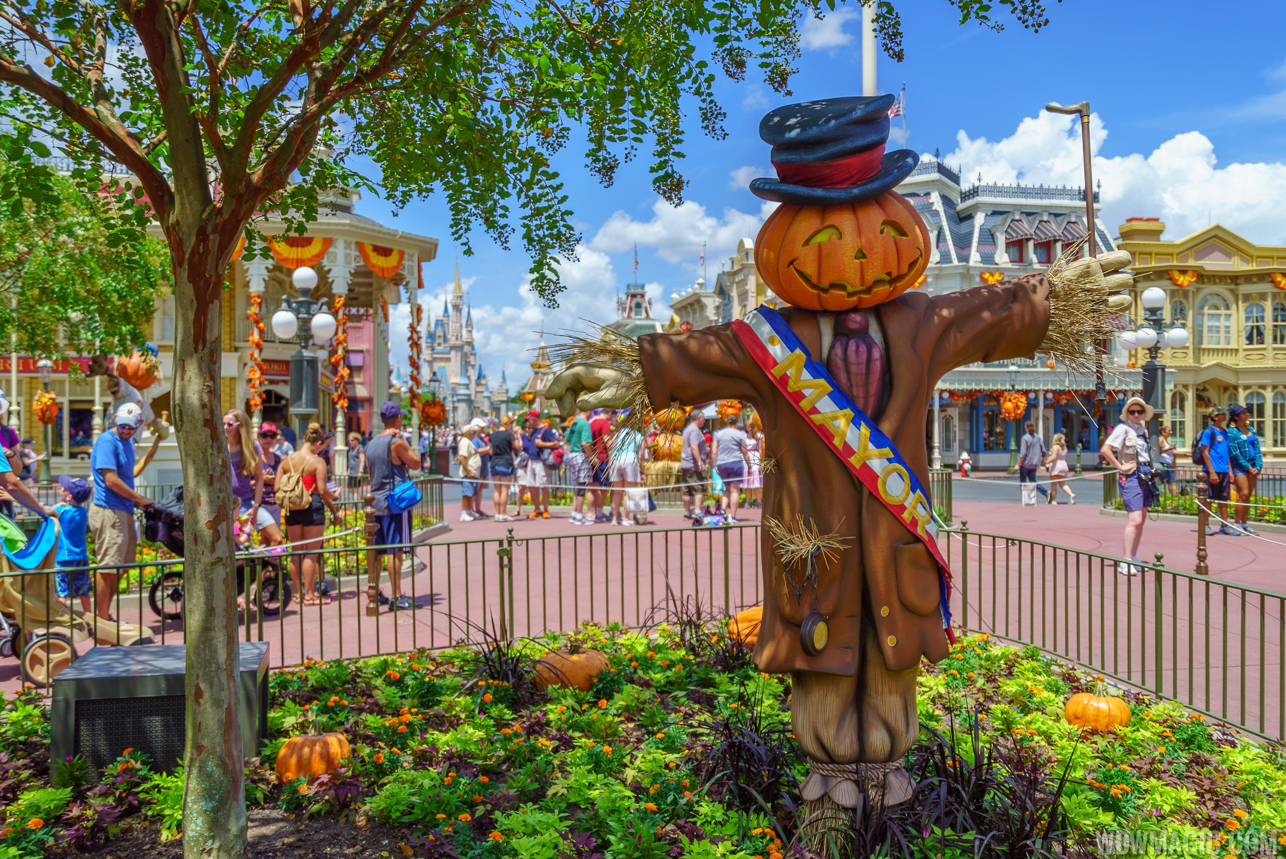 magic kingdoms fall halloween decorations 2018