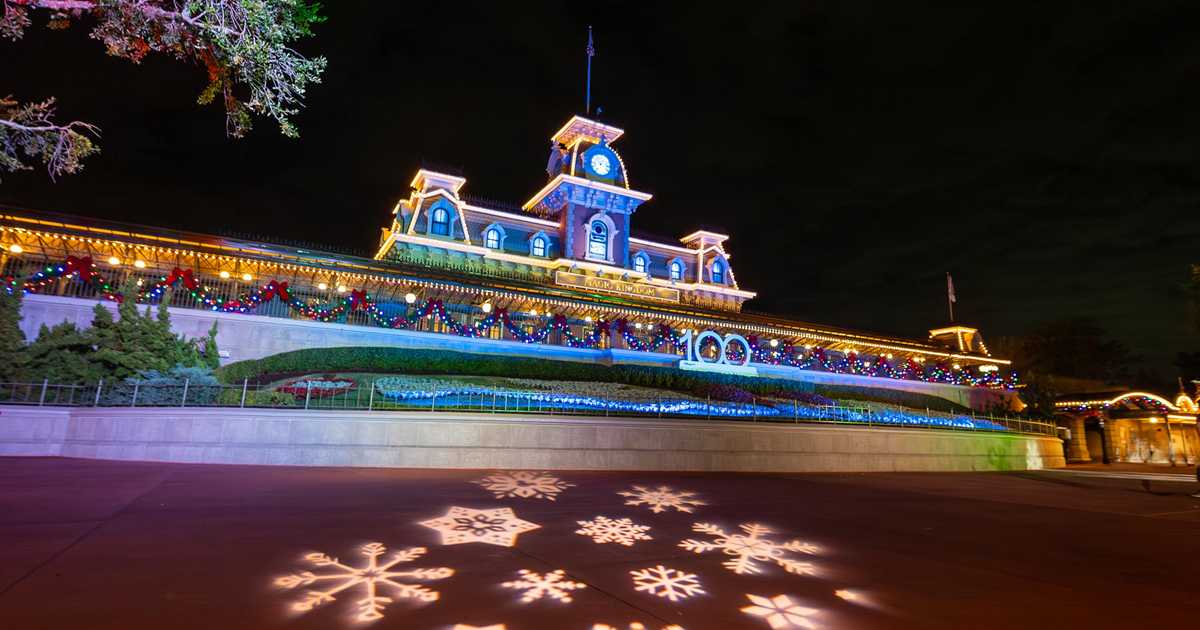 Mickey's Very Merry Christmas Party 2023 highlights - Photo 11 of 11