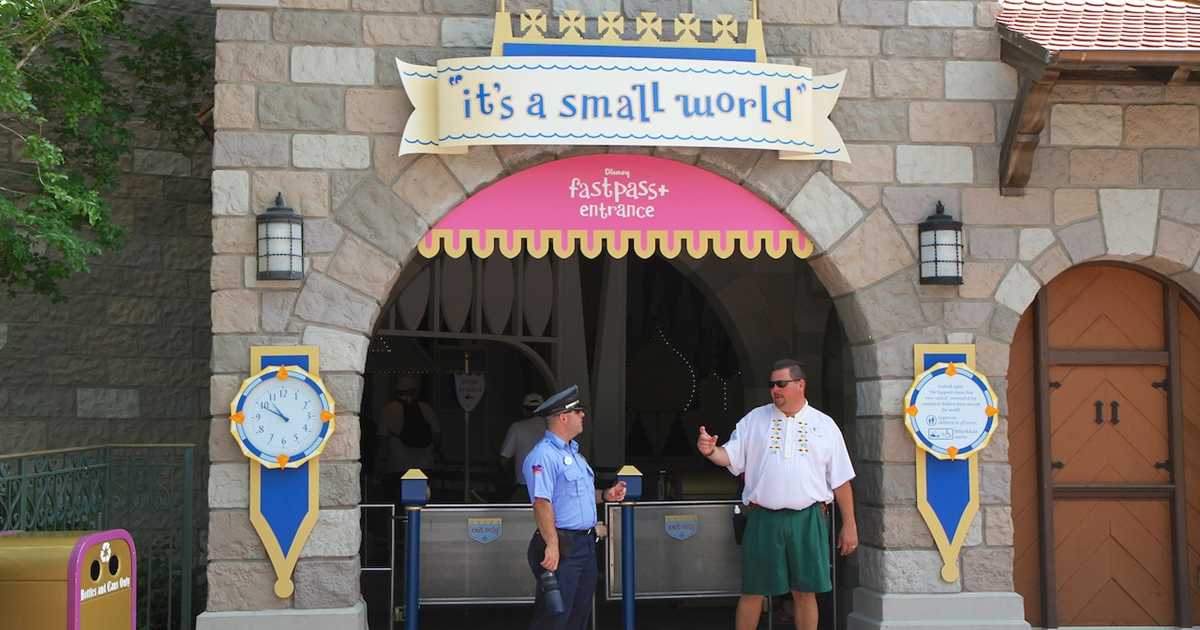 Fast Track Sign Disney FASTPASS+ signage and kiosk
