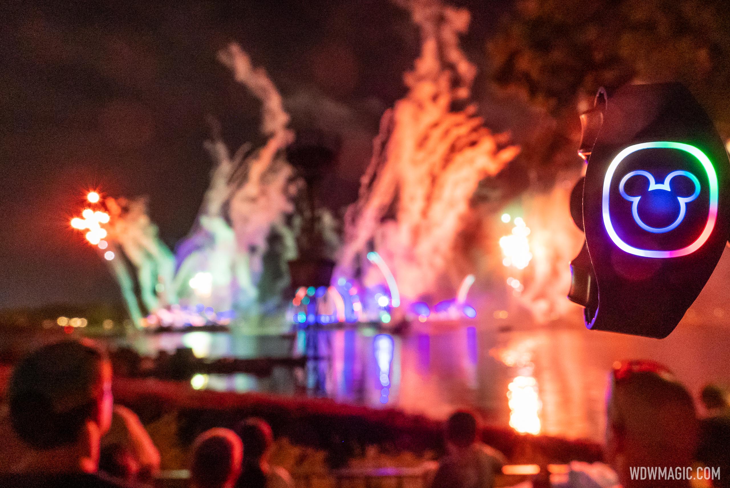 EPCOT Fan Syncs Backpack To Spaceship Earth Light Show