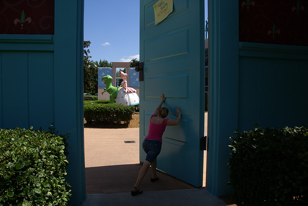 Best Non Disney Hotels close to Disney Springs? Split on property/off