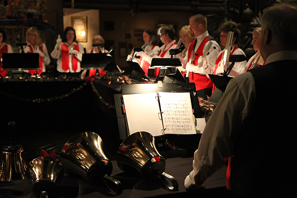 Animal Kingdom Lodge holiday decorations 2009 - Photo 14 of 16