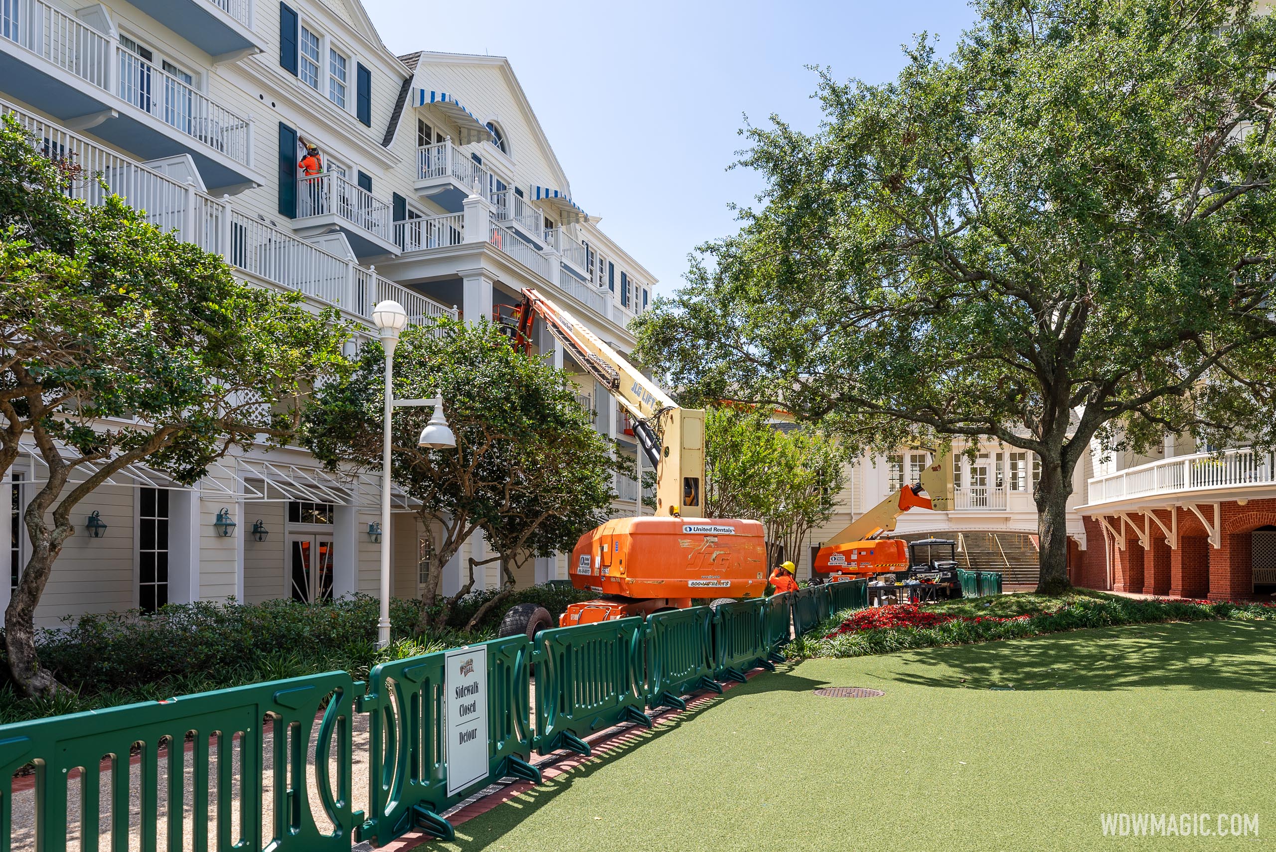 Exterior Refurbishment Of Disney S Boardwalk Inn Continues At Walt Disney World