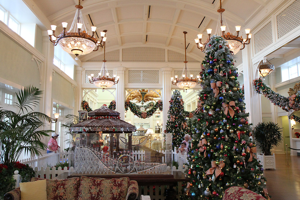 Disney's BoardWalk Inn holiday decorations 2009