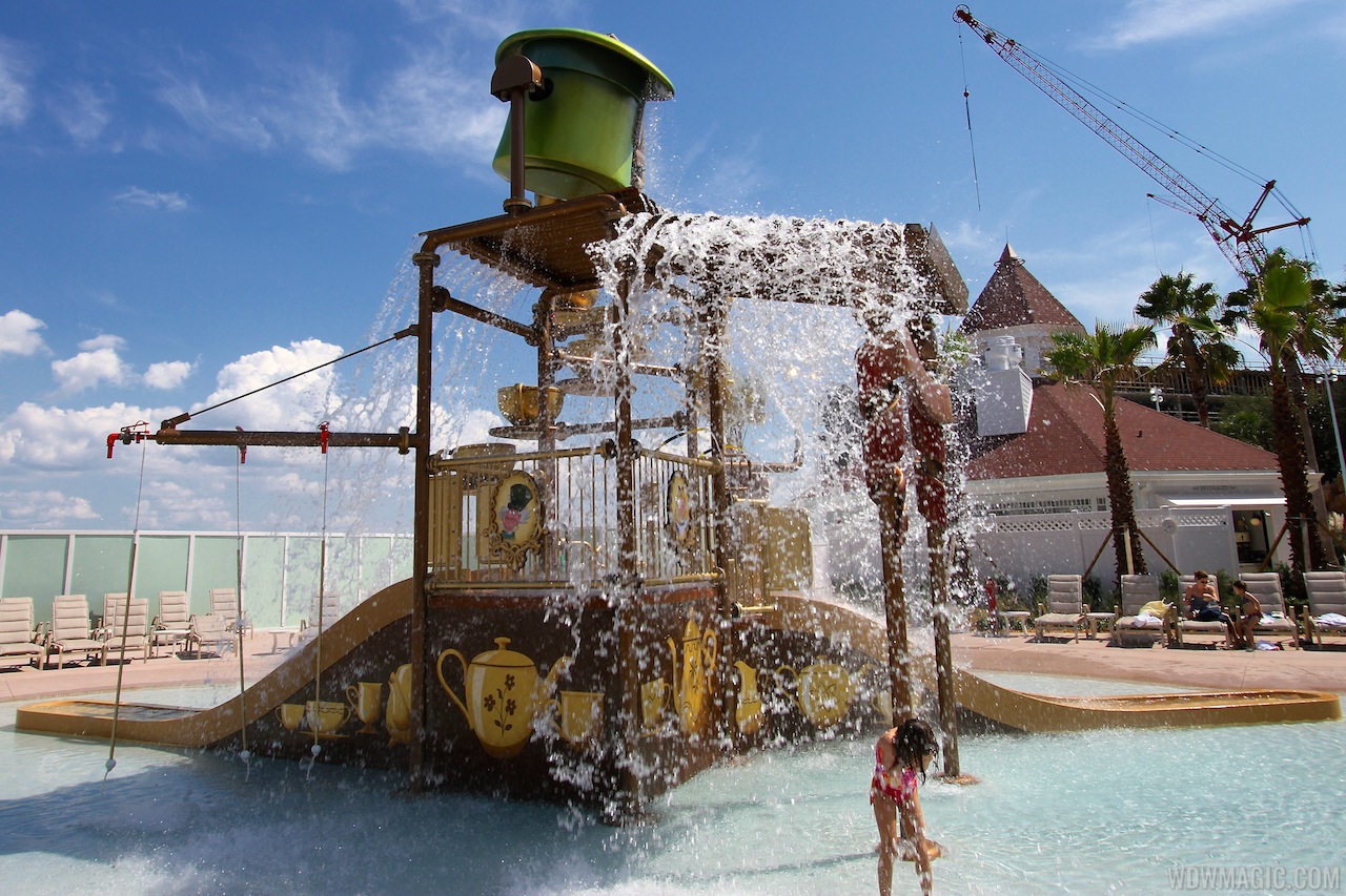Alice in Wonderland kids splash playground Photo 1 of 7