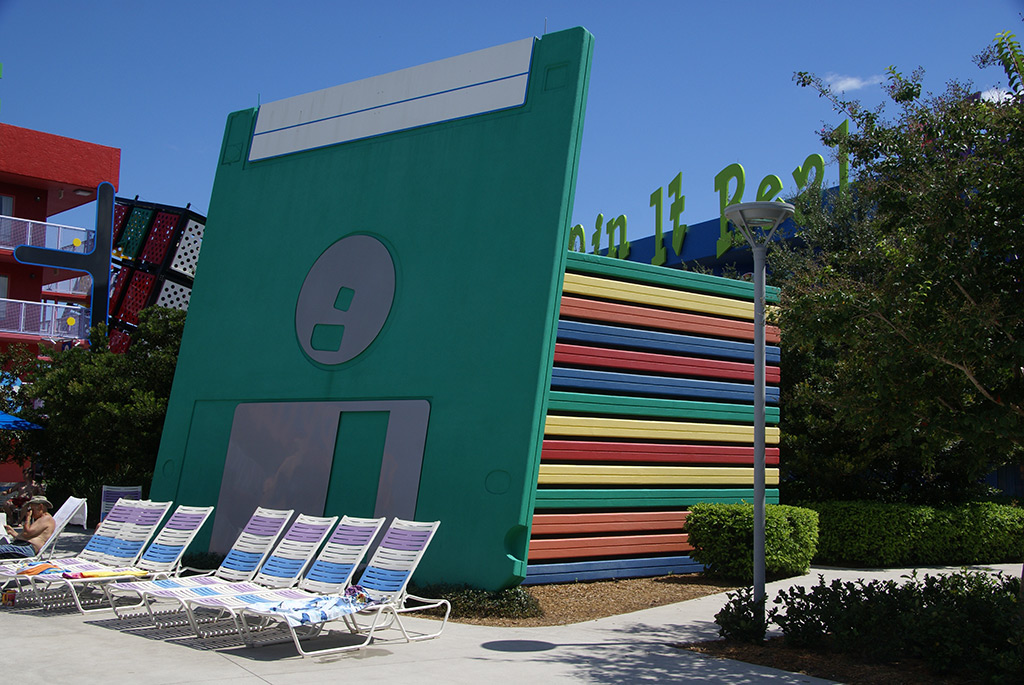 Computer Pool - Photo 2 of 4