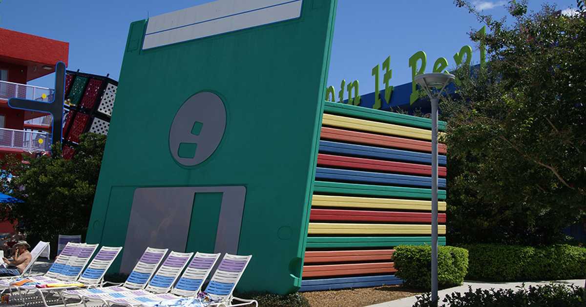 Computer Pool - Photo 2 of 4