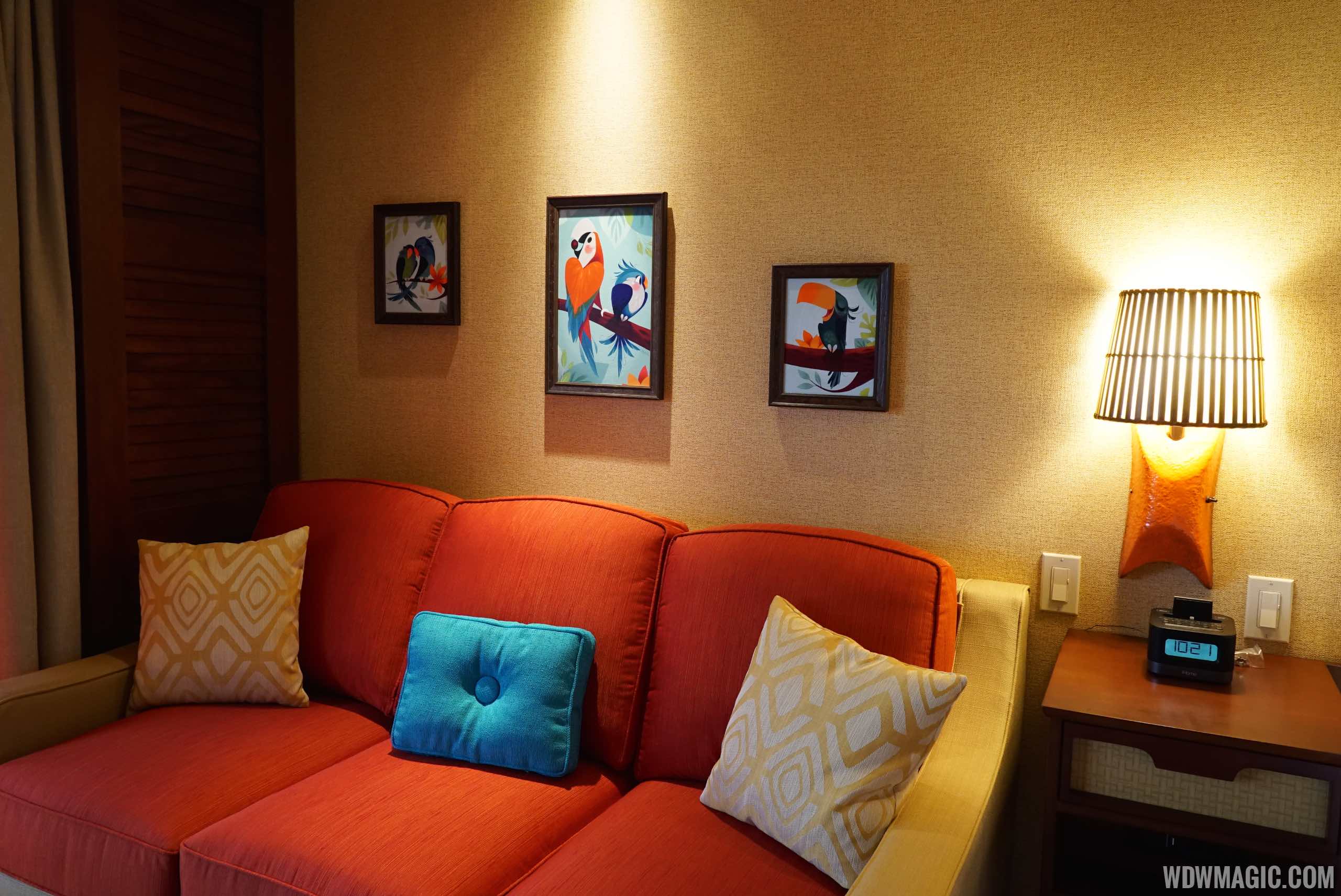 Tour inside a Disney's Polynesian Village Resort deluxe studio - Photo