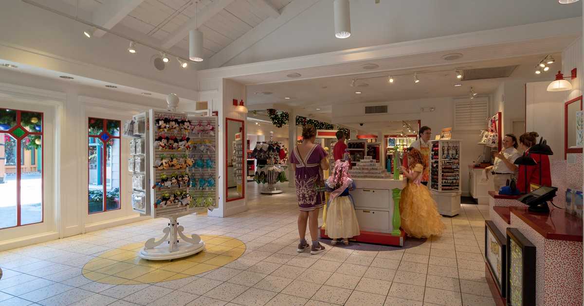 Downtown Disney Shopping at Wonderful World of Memories. Editorial